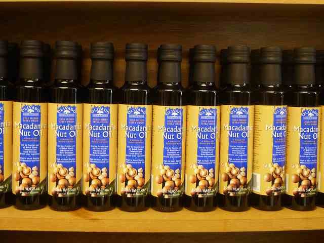 what is macadamia nut oil